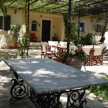 Theni Olive Grove Villa Kato Yerakarion Exterior foto